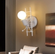 Applique Lampada da parete moderna con attacco E27 forma Omino Bianco su scala